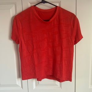 EUC Lululemon Train to be Short Sleeve Dot Camo Pink Punch Size 8